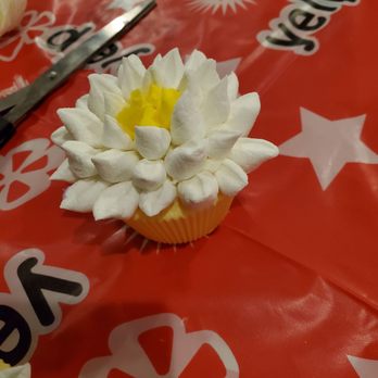 Q’s Cakes and Sweets Boutique - Beautiful marshmallow cupcake we learned to make. - Cupcakes Near Me - Albuquerque, New Mexico Q’s Cakes and Sweets Boutique - Beautiful marshmallow cupcake we learned to make. - Cupcakes Near Me - Albuquerque, New Mexico