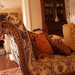 Joshua Inn Bed & Breakfast - Master of naps, Sugar Bear!