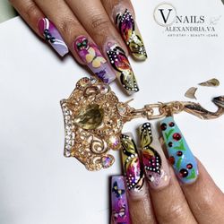 V Nails