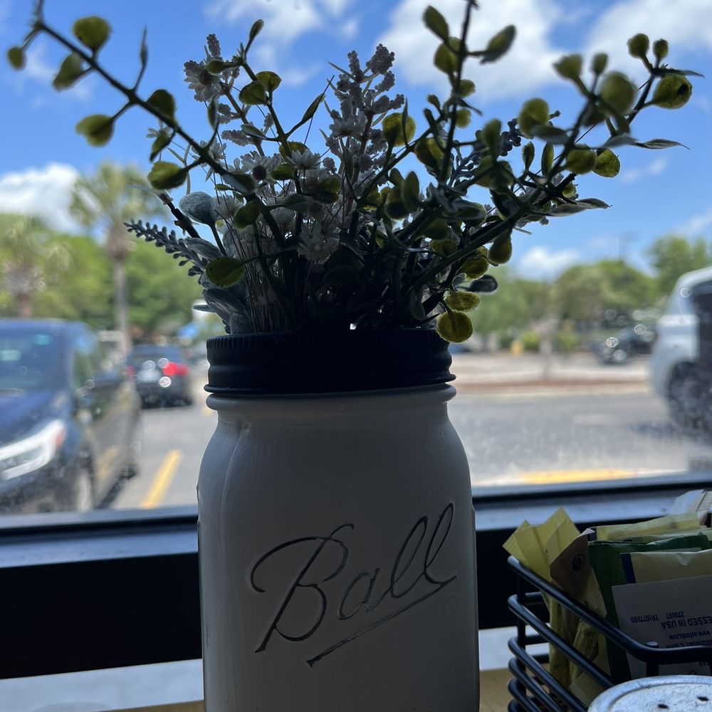 Earth Cafe - Decor - Cafes Near Me - Myrtle Beach, South Carolina