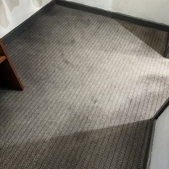 The Charnwood Arms - Dirty carpets - Hotels Near Me - Leicester, LEC