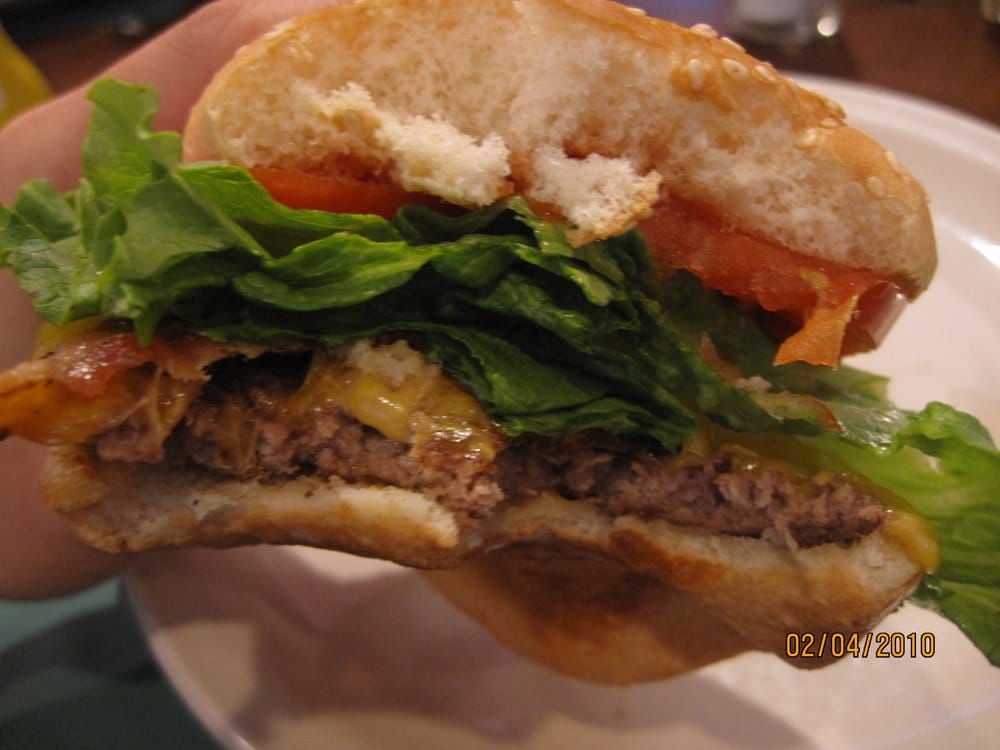 Photo of Four 'N 20 Restaurants - Sherman Oaks, CA, United States. Inside look of a Four N 20 Burger