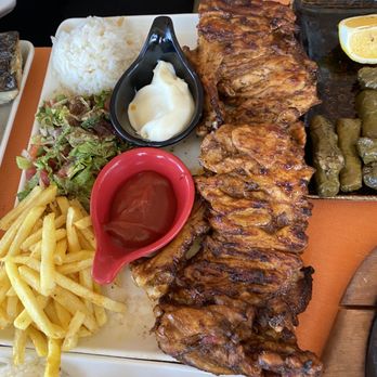 Hanzade Bosphorus Restaurant - Ispanc kebab (grilled chicken chops - really legs/thighs) - Turkish Near Me - Istanbul, 34