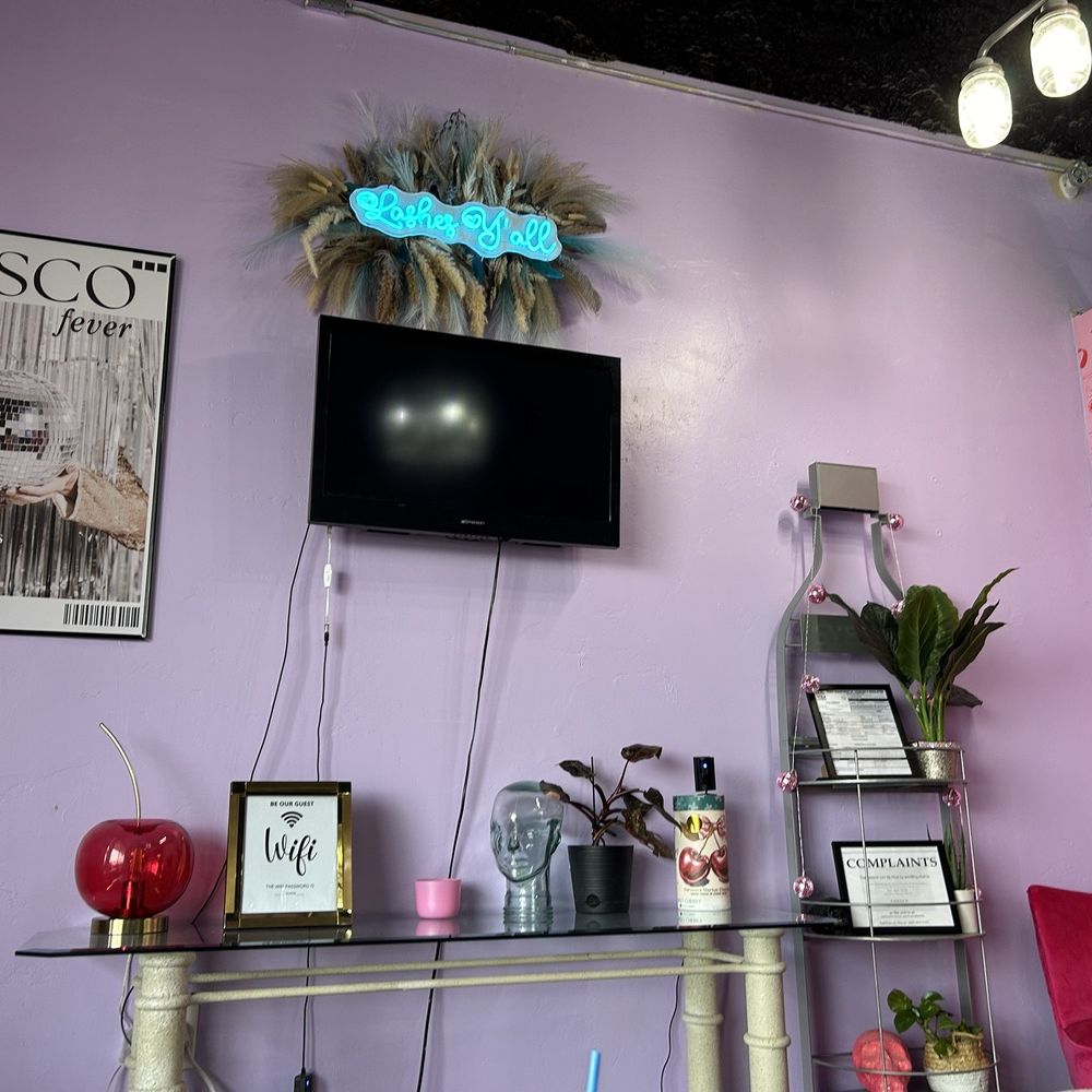 Lashes by Heather - waiting area - Eyelash Service Near Me - Burleson, Texas Lashes by Heather - waiting area - Eyelash Service Near Me - Burleson, Texas