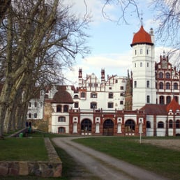 Schloss Basedow - Castles Near Me - Basedow, MV
