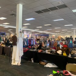 Berwyn Vintage Flea Market - Lots of booths