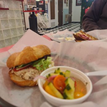 Dan's Diner - Diners Near Me - Summerdale, Alabama