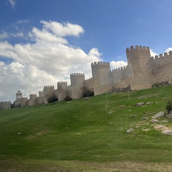 Ávila - Landmarks & Historical Buildings Near Me