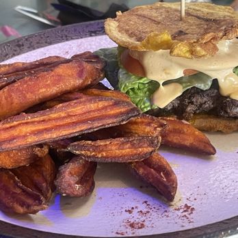 Dia Y Noche Restaurant - Toston Burger - Latin American Near Me - Yonkers, New York
