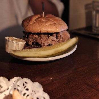 Meetinghouse - Roast beef with au jus - Beer Bar Near Me - Philadelphia, Pennsylvania