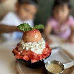 Bru Tea Cafe - New bingsoo flavor: peach strawberry
