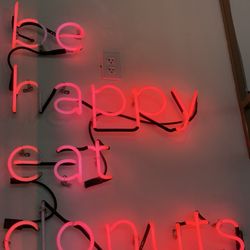 Mazzoa Donuts - Decor