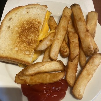 Slanted Tree Kitchen & Taproom - 1/2 sandwich. I guess not unusual. But should have stated it on menu - Burgers Near Me - Fairfield, California Slanted Tree Kitchen & Taproom - 1/2 sandwich. I guess not unusual. But should have stated it on menu - Burgers Near Me - Fairfield, California