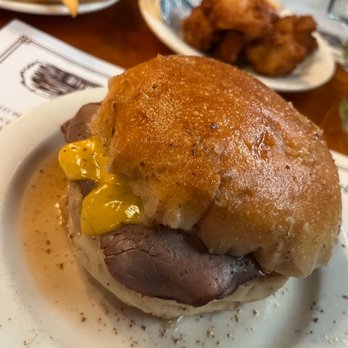 Brennan & Carr - Roast Beef Sandwich - American Near Me - Brooklyn, New York