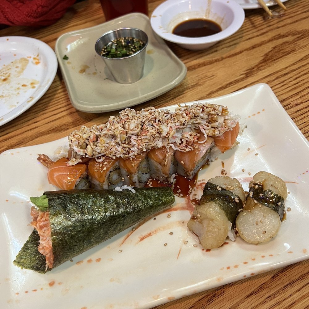Sushi Pier - Mt.Rose roll, scallop nigiri - Sushi Bars Near Me - Reno, Nevada Sushi Pier - Mt.Rose roll, scallop nigiri - Sushi Bars Near Me - Reno, Nevada