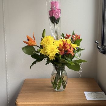 Bixby Towers Post-Acute Rehab - Flowers - Skilled Nursing Near Me - Long Beach, California