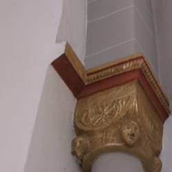 Dorfkirche Bausenhagen - Kapitell mit vorchristlicher Symbolik, ähnlich denen in der Drüggelter Kapelle