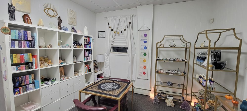 The Venus Moon Crystal Warehouse Logo