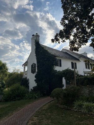 Hunter's Head Tavern by null