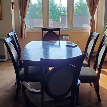Village by the Sea - Dining room, big table for meals and game night - Hotels Near Me - Wells, Maine Village by the Sea - Dining room, big table for meals and game night - Hotels Near Me - Wells, Maine