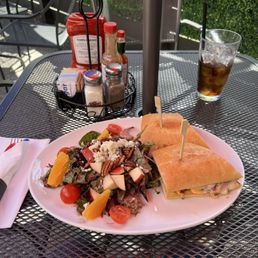 Mia 's Chicken Sandwich
