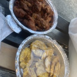 Chicharrones de pollo and smashed plantains Chicharrones de pollo and smashed plantains