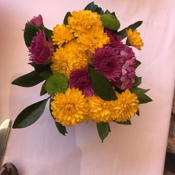 Restaurante Catedral - Beautiful table flower decor - Oaxacan Near Me - Oaxaca, OAX Restaurante Catedral - Beautiful table flower decor - Oaxacan Near Me - Oaxaca, OAX