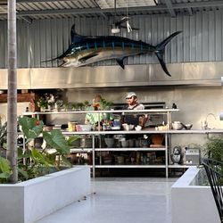 Carlitos Place - Modern kitchen