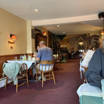 Royal Orchid - Dining area - Thai Near Me - Montpelier, Vermont Royal Orchid - Dining area - Thai Near Me - Montpelier, Vermont