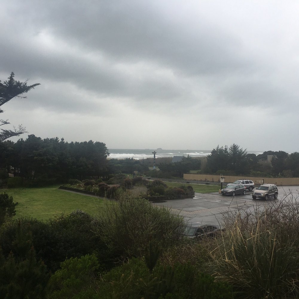 Ireland's Rustic Lodges - See a nice pretty view from room 11. Just dirty old rooms and nasty breakfast. - Hotels Near Me - Gold Beach, Oregon