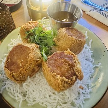 Dara - Thai Near Me - Philadelphia, Pennsylvania