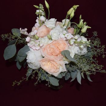 Lynkzstudio, LLC - Bride's bouquet from Garden roses, lisianthus and seeded eucalyptus - Videographers Near Me Lynkzstudio, LLC - Bride's bouquet from Garden roses, lisianthus and seeded eucalyptus - Videographers Near Me