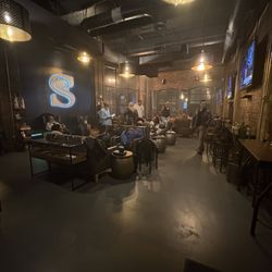 Smokin’ Silverbacks Cigar Lounge - Nice lounge area.