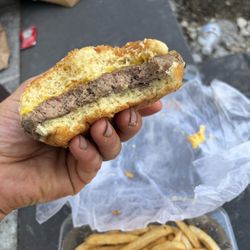 South Main Street Deli - Overcooked, dry, flavorless burger.
