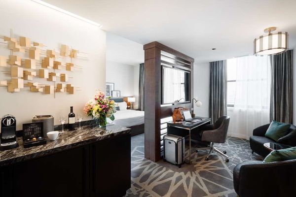 LondonHouse Chicago, Curio Collection by Hilton by null