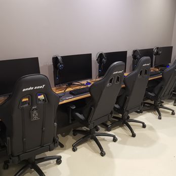 Penta Q e Sports Cafe - a row of computer desks - Internet Cafes Near Me - Hamilton, Ontario Penta Q e Sports Cafe - a row of computer desks - Internet Cafes Near Me - Hamilton, Ontario
