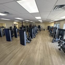 Anytime Fitness - Machine equipment (at least one for every muscle group)