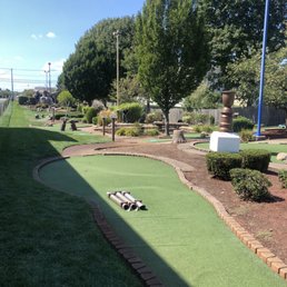 Mini Golf Course (hole 1) Mini Golf Course (hole 1)