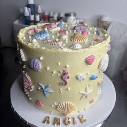 Custom birthday cake handcrafted in Miami with premium ingredients and personalized details.