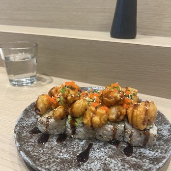 Akami Sushi - Live oak Roll - Sushi Bars Near Me - Arcadia, California