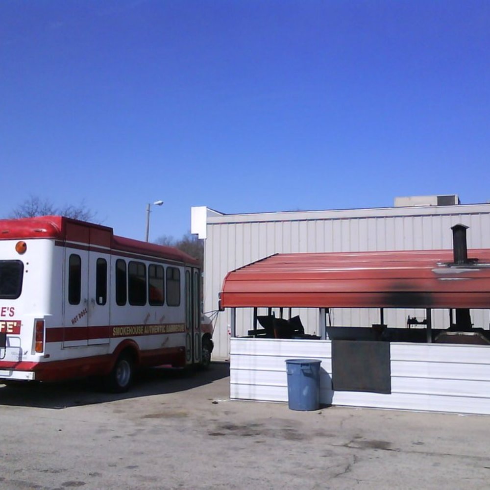 Smokehouse Barbecue - The backside of the restaurant, on the right is their smoker... mmmm. - Barbeque Near Me - Rockford, Illinois Smokehouse Barbecue - The backside of the restaurant, on the right is their smoker... mmmm. - Barbeque Near Me - Rockford, Illinois
