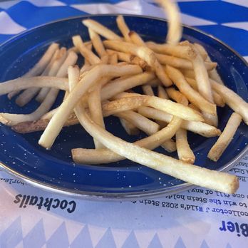 J Wild's - These are the order of fries. That looks like a few thrown on a plate! - Barbeque Near Me - Folsom, California