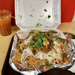 Rush Hour Station - Lemongrass tofu vermicelli salad, Thai iced tea