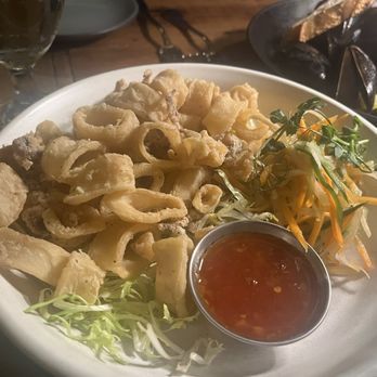 Landmark Tavern at Stone House - Crispy Calamari - American Near Me - Warren, New Jersey