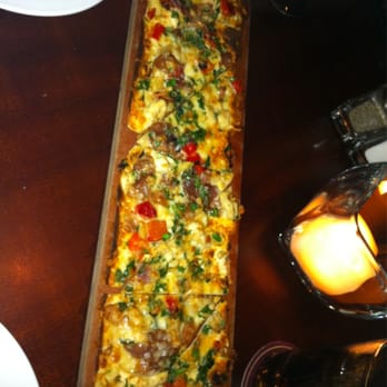 Seasons 52 - Chicken garlic flatbread!!! This is a MUST!! - New American Near Me - Orlando, Florida