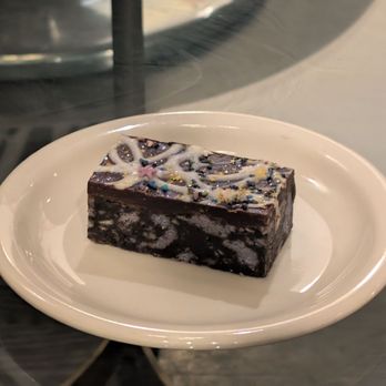 Lady Yum - Pioneer Square - Earl gray brownie - Macarons Near Me - Seattle, Washington