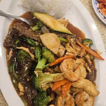 Hsiang Yuen Restaurant - Three Gems - Chinese Near Me - Artesia, California Hsiang Yuen Restaurant - Three Gems - Chinese Near Me - Artesia, California