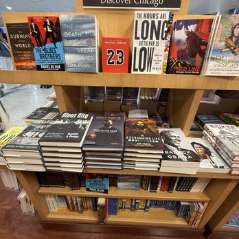 Barbara's Bookstore - Nice Chicago reads - Bookstores Near Me - Chicago, Illinois