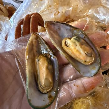 Shaking Seafood - Green Mussels - Good size! - Seafood Near Me - Roslindale, Massachusetts