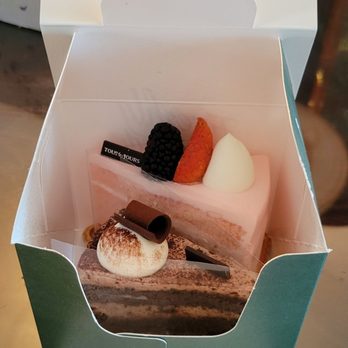 Tous Les Jours - Chocolate Cloud Cake, Strawberry Cloud Cake - Bakeries Near Me - Cerritos, California Tous Les Jours - Chocolate Cloud Cake, Strawberry Cloud Cake - Bakeries Near Me - Cerritos, California